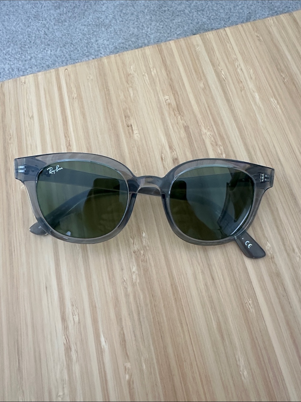 NWOT Ray-Ban Women's Transparent Gray Frame Sunglasses with Green Lenses RB4324